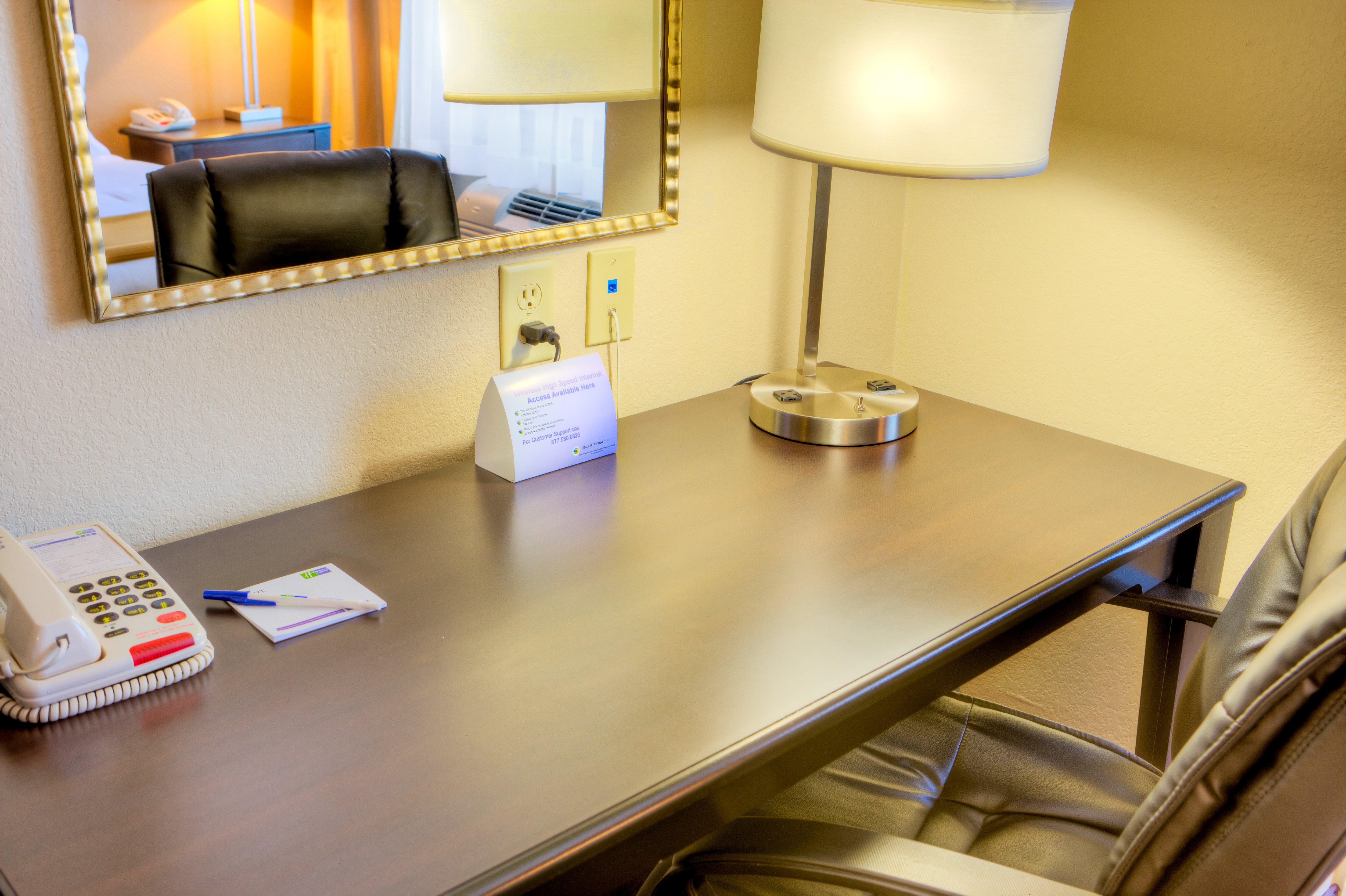 Holiday Inn Express And Suites Granbury By Ihg Exterior foto